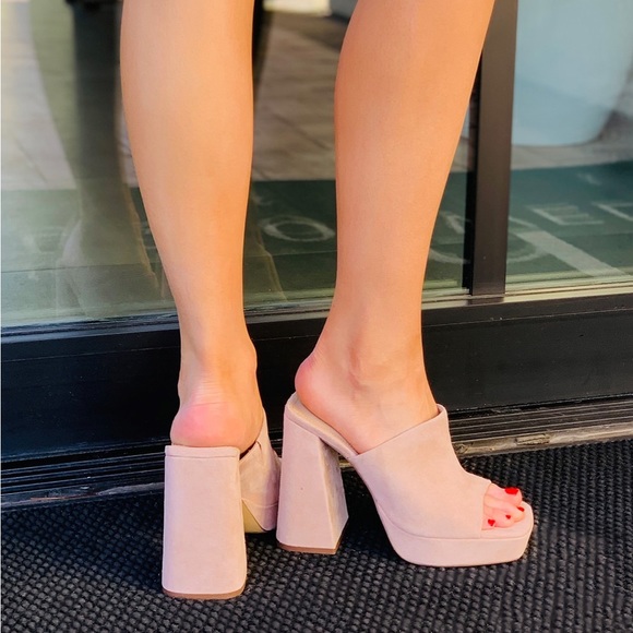 Free People Margo Pearl Sand Suede Mule Size 40 (US 9/9.5) - Picture 3 of 5